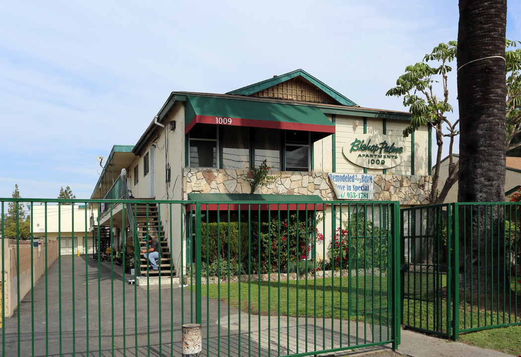 Bishop Palm Apartments in Santa Ana, CA - Building Photo