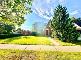 117 Queensway Dr in Brantford, ON - Building Photo