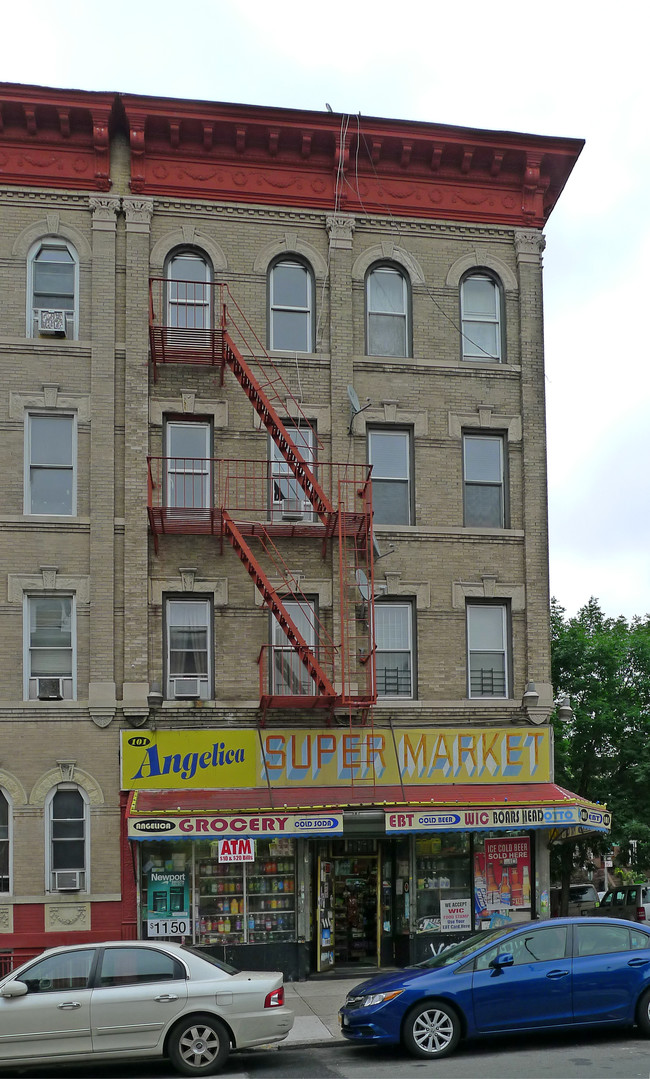 101 Kingston Ave in Brooklyn, NY - Foto de edificio - Building Photo