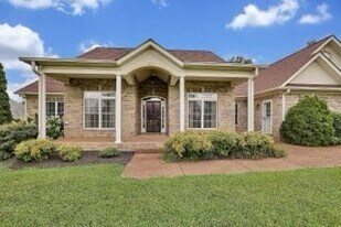 614 Greene Dr in Lebanon, TN - Building Photo