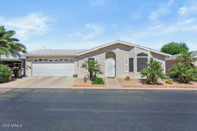 2550 Ellsworth Rd in Mesa, AZ - Building Photo