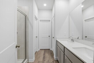 4011 Ancient Honor Dr in Brookshire, TX - Foto de edificio - Building Photo