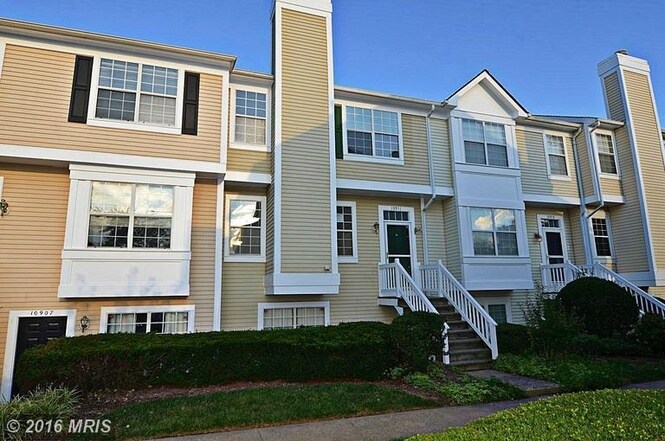 10911 Postern Ct in Manassas, VA - Foto de edificio