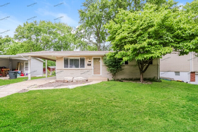 property at 1825 Violet Dr