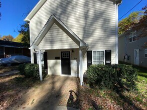 Room in Duplex on Lee St in Durham, NC - Building Photo - Building Photo
