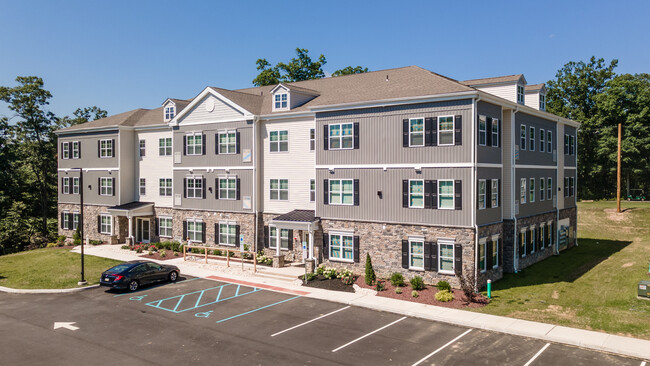 Fairway Flats in Drums, PA - Foto de edificio - Building Photo