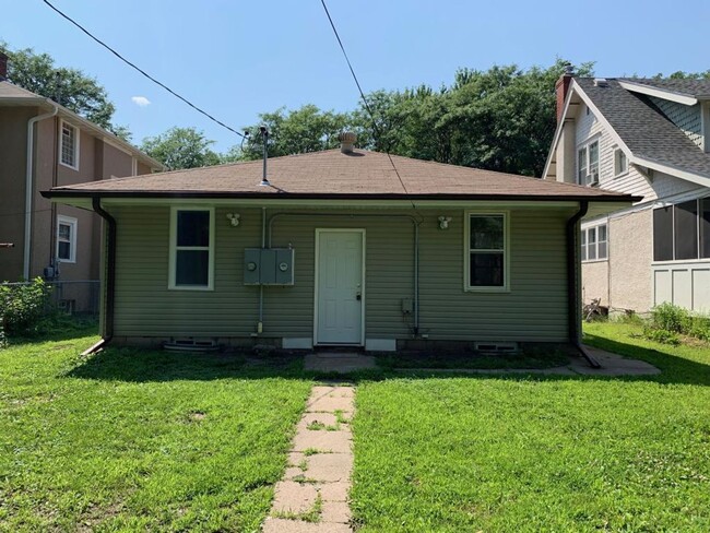 1824-1826 N Irving Ave in Minneapolis, MN - Building Photo - Building Photo