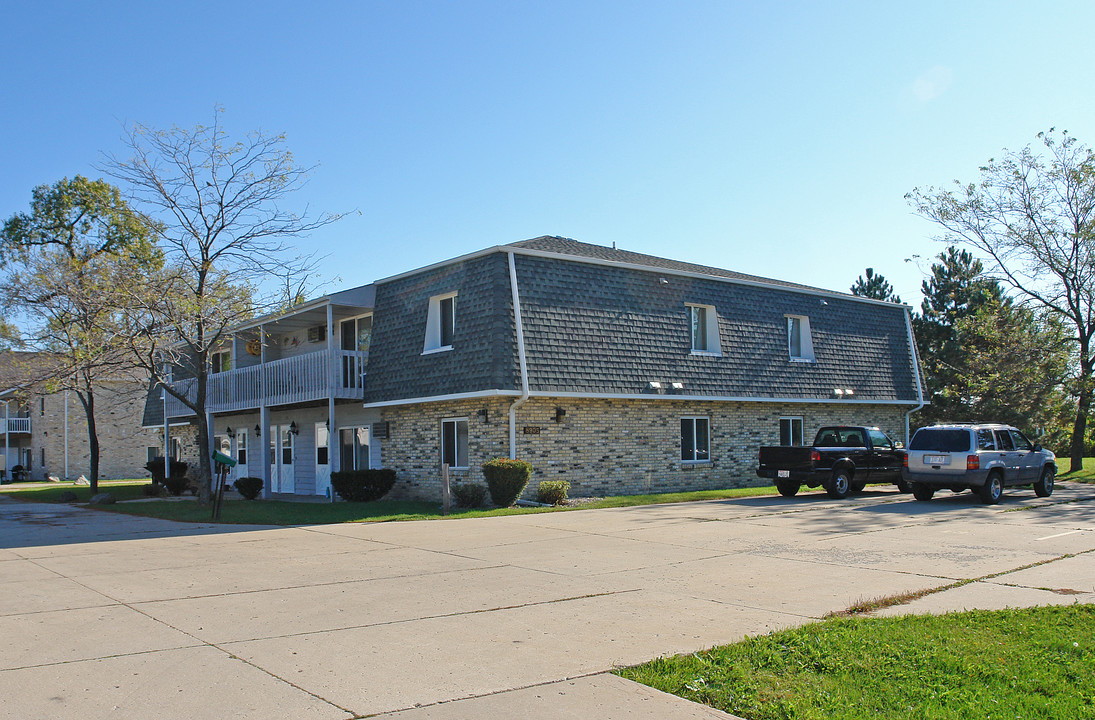 Norway-Aire Apartments in Muskego, WI - Building Photo