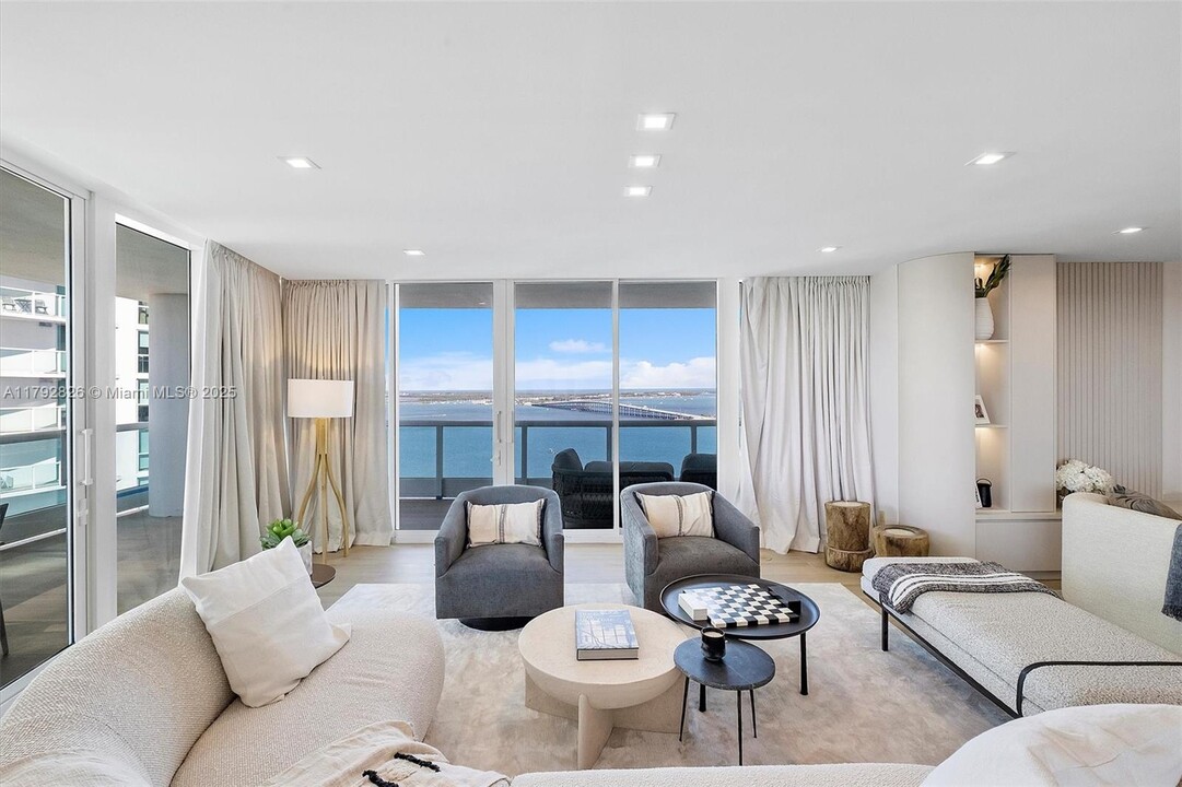 2127 Brickell Ave in Miami, FL - Building Photo