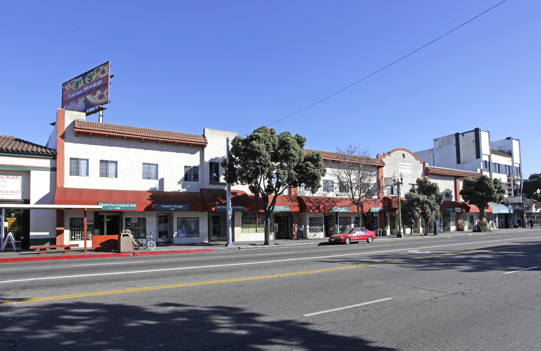 Fruitvale Center in Oakland, CA - Foto de edificio