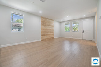 4233 E Curtis St in Tampa, FL - Foto de edificio - Building Photo