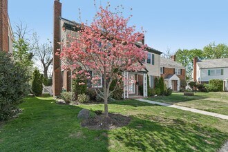 21 Bayview Ct in Manhasset, NY - Building Photo - Building Photo