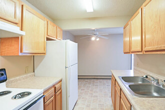 EastPark Apartments in Sioux Falls, SD - Foto de edificio - Building Photo