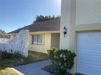 8017 NW 83rd Way in Tamarac, FL - Foto de edificio - Building Photo