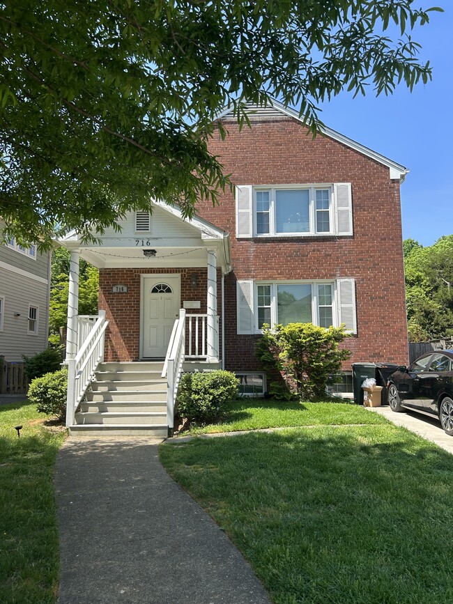 716 N Jackson St, Unit 2