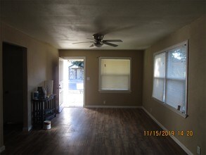 307 Woodbridge Ave in Yuba City, CA - Building Photo - Building Photo