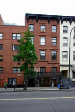 327 W 14th St in New York, NY - Building Photo - Building Photo