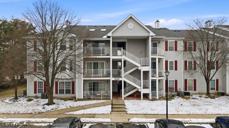 12 Kingston Run in North Brunswick, NJ - Building Photo