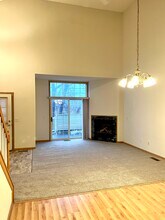 475 Hickory Ln N in Oakdale, MN - Foto de edificio - Building Photo