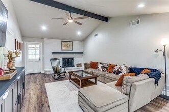 204 Laura Dr in Burleson, TX - Building Photo - Building Photo