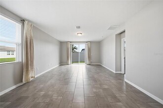 3132 Shelter Way in Zephyrhills, FL - Building Photo - Building Photo