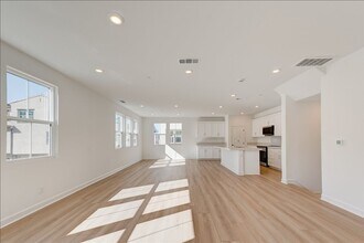 1202 Mountain Laurel Rd in San Marcos, CA - Foto de edificio - Building Photo