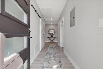 12400 Capri Cir N, Unit B in Treasure Island, FL - Building Photo - Building Photo