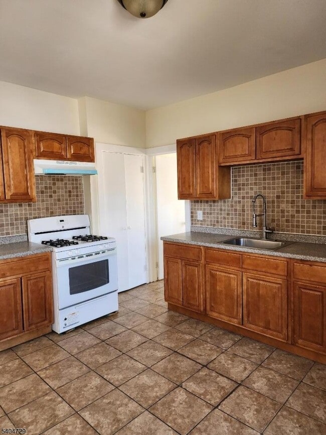 239 Magnolia Ave in Elizabeth, NJ - Building Photo - Building Photo