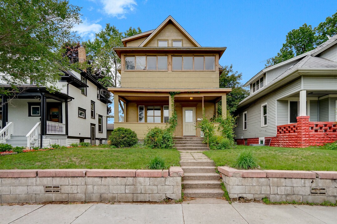 1620 Concordia Ave in St. Paul, MN - Building Photo