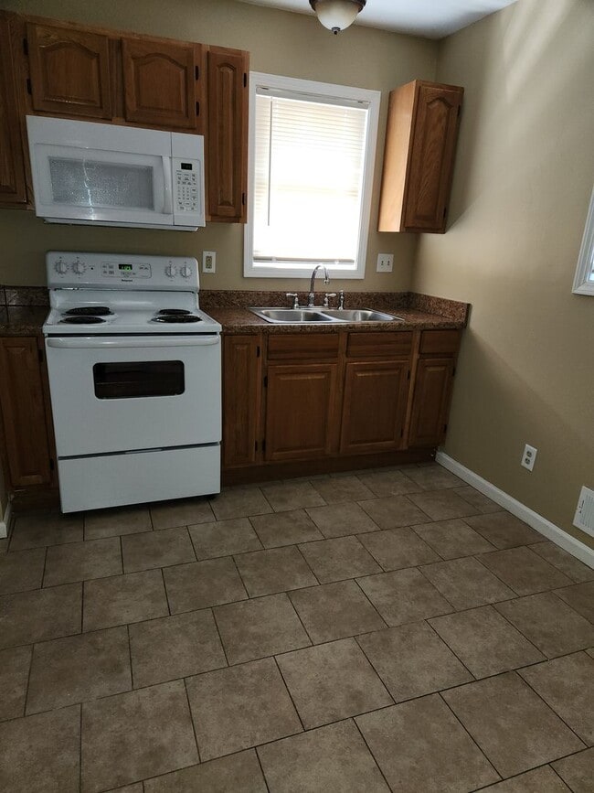 property at 2006 S Hawthorne Ave
