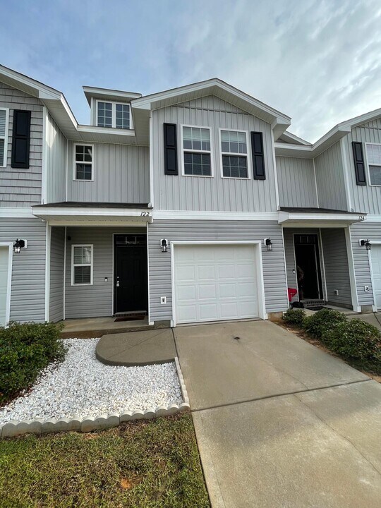 122 Iron Horse Dr E in Crestview, FL - Building Photo