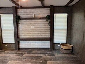 111 Peggy St in Conroe, TX - Foto de edificio - Building Photo