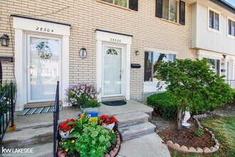 28306 Universal Dr in Warren, MI - Building Photo - Building Photo