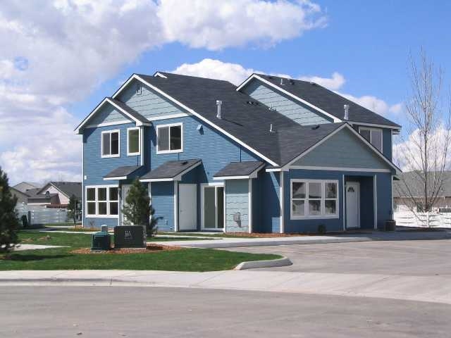 Art Court Townhomes in Kuna, ID - Foto de edificio - Building Photo