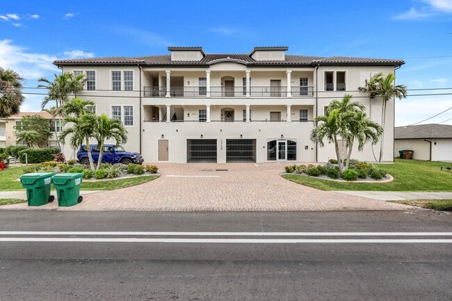 1713 Beach Pkwy in Cape Coral, FL - Building Photo - Building Photo
