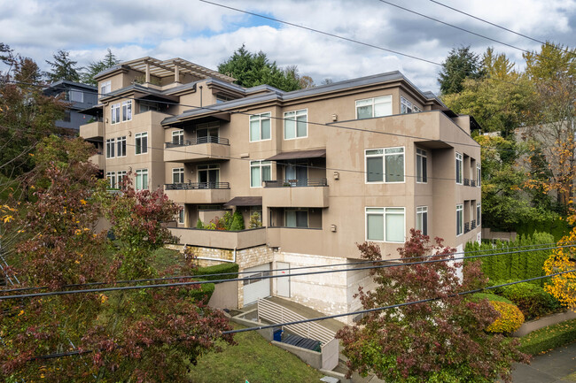 MONTERRA AT MAGNOLIA CONDOMINIUM in Seattle, WA - Building Photo - Building Photo