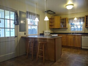 665 E Jewett Blvd in White Salmon, WA - Building Photo - Building Photo