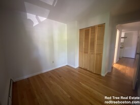 142 Kenrick St, Unit 3 in Boston, MA - Building Photo - Building Photo