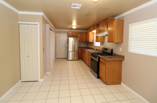 709 N 12th Pl in Rogers, AR - Building Photo - Building Photo