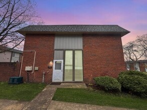 314 College Park Dr in Coraopolis, PA - Building Photo - Building Photo