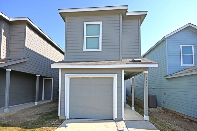 6730 Marble Rdg in Elmendorf, TX - Building Photo - Building Photo