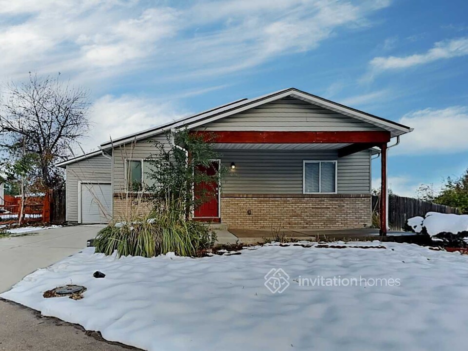 9074 Moon Cir in Thornton, CO - Foto de edificio