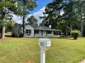 423 W Main St in Spring Hope, NC - Building Photo