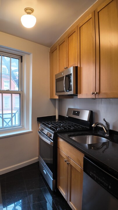 1 Jane St in New York, NY - Building Photo