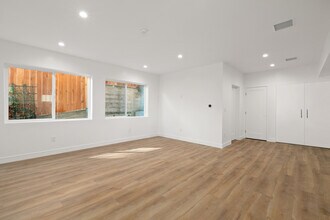 8304 Pershing Dr, Unit 8304 one half in Playa Del Rey, CA - Building Photo - Building Photo