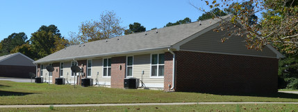 New Lebanon Village II in Spring Grove, VA - Foto de edificio - Building Photo