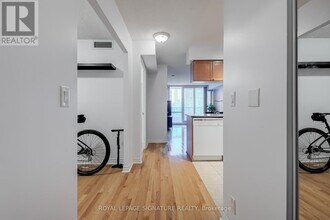 1 Elm Dr W in Mississauga, ON - Building Photo - Building Photo