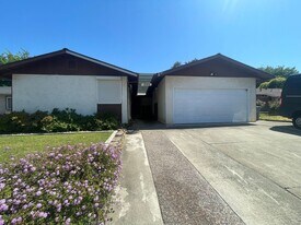 1884 Southwood Dr in Vacaville, CA - Building Photo