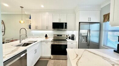 154 Lake Meryl Dr in West Palm Beach, FL - Building Photo - Building Photo