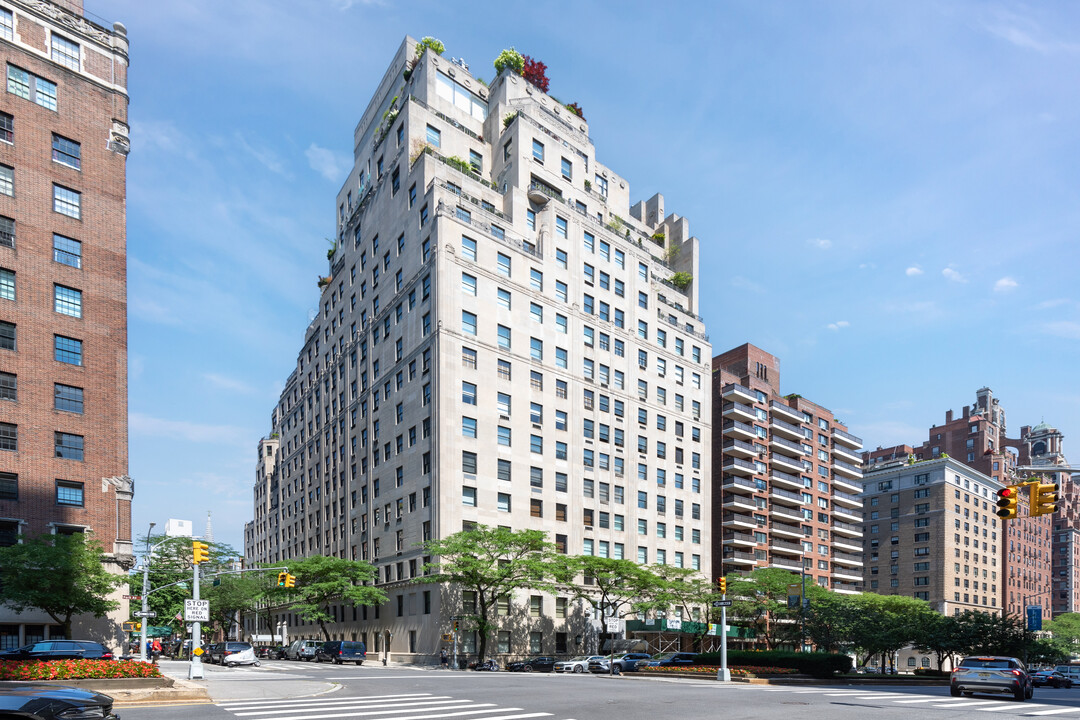 740 Park Ave in New York, NY - Building Photo